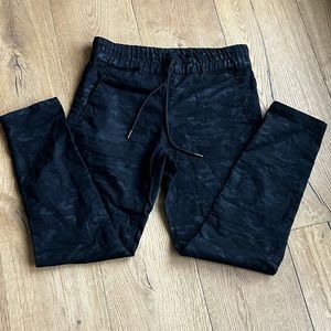Flog pants black camo size 28